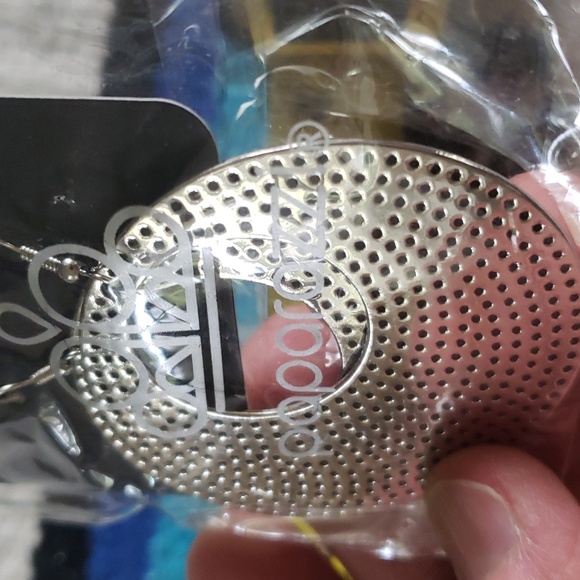 Paparazzi "Dotted Delicacy" Silver-tone Hoop style earrings NWT - Picture 5 of 6